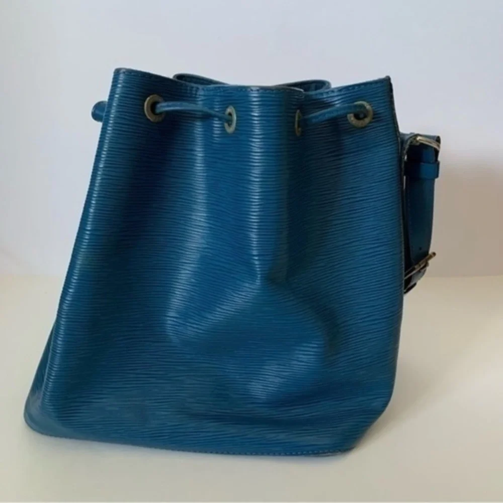 LOUIS VUITTON LV Shoulder Bag Petit Noe Blue Epi